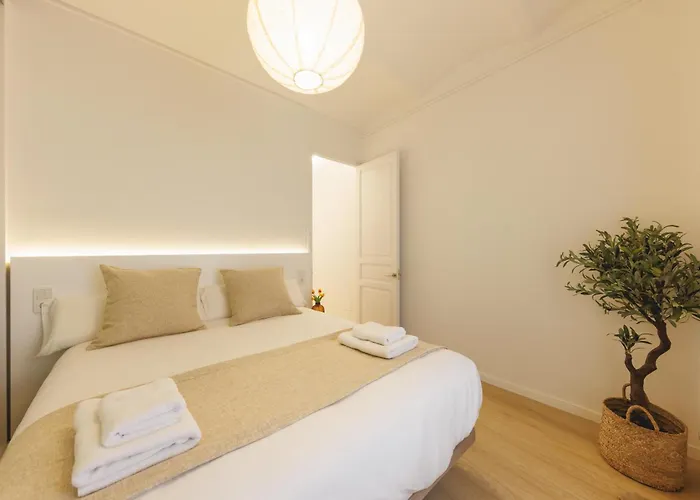 Bravissimo Calderers La Serp, View Over Onyar River